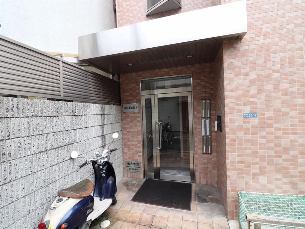 22/29 エントランス