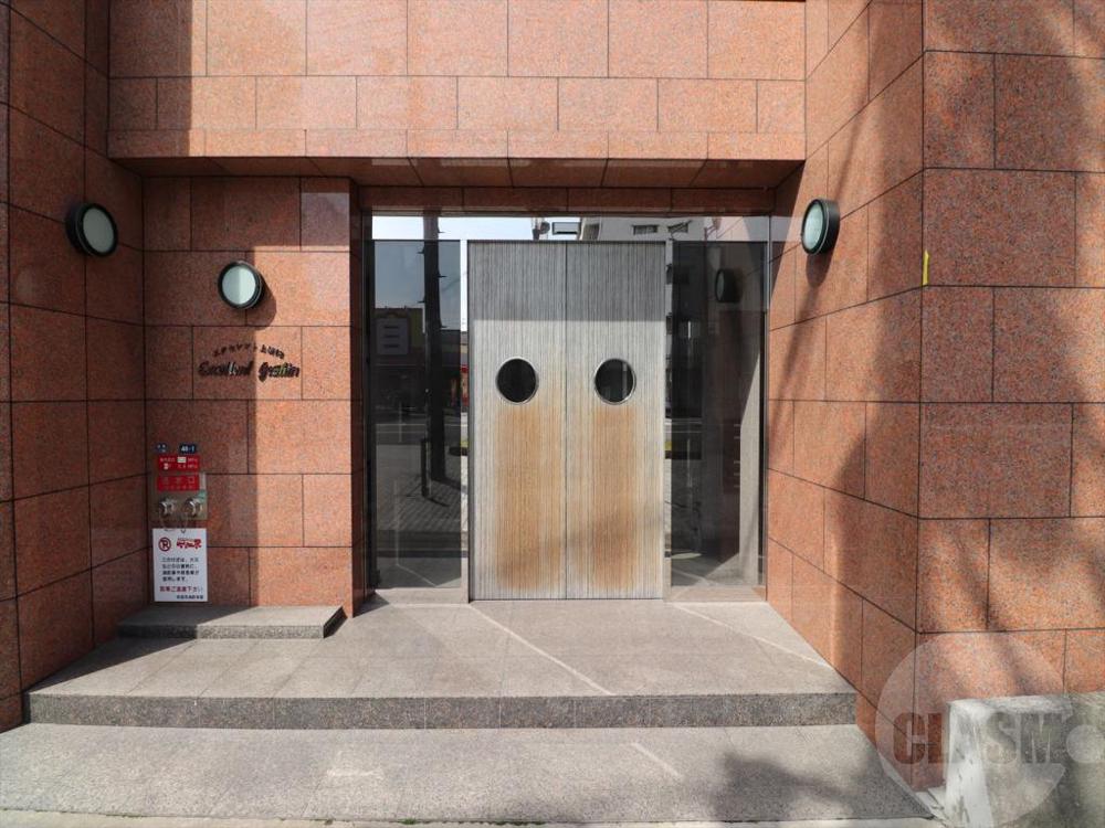 22/30 エントランス