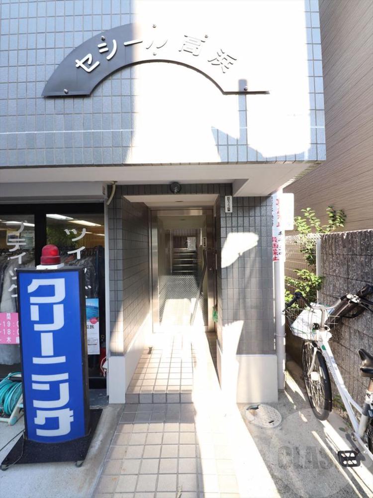 22/30 エントランス