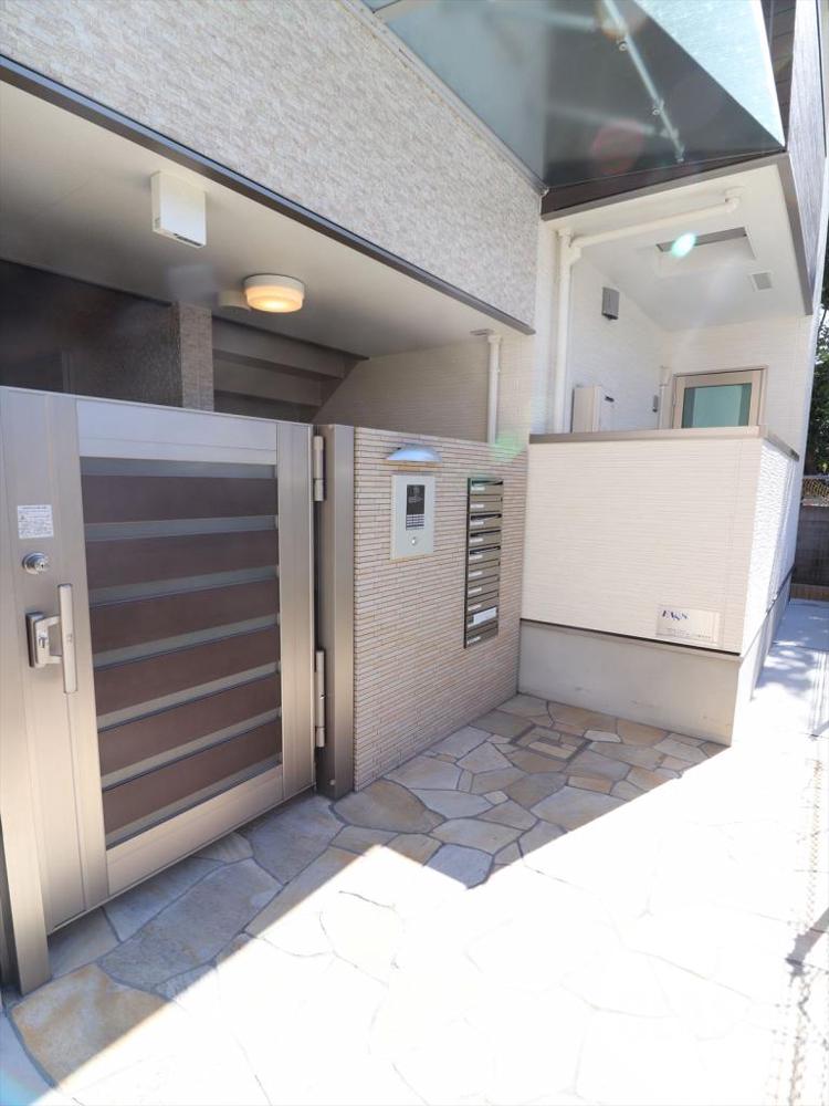 22/30 エントランス