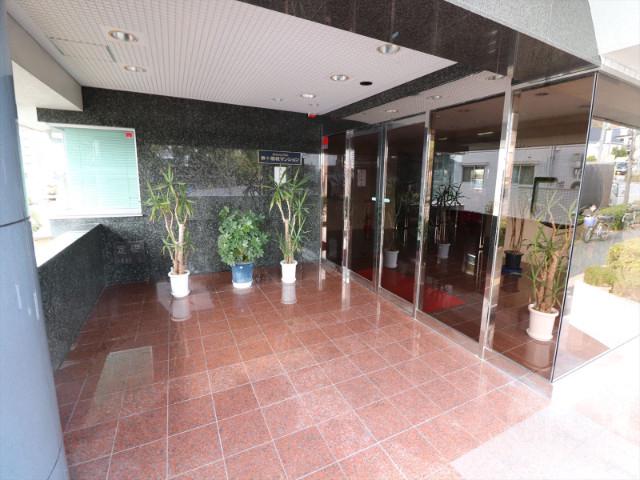 22/30 エントランス