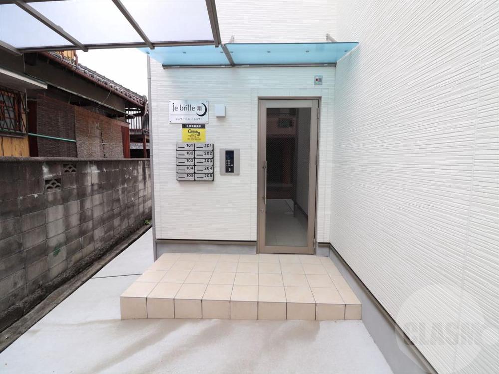 22/30 エントランス