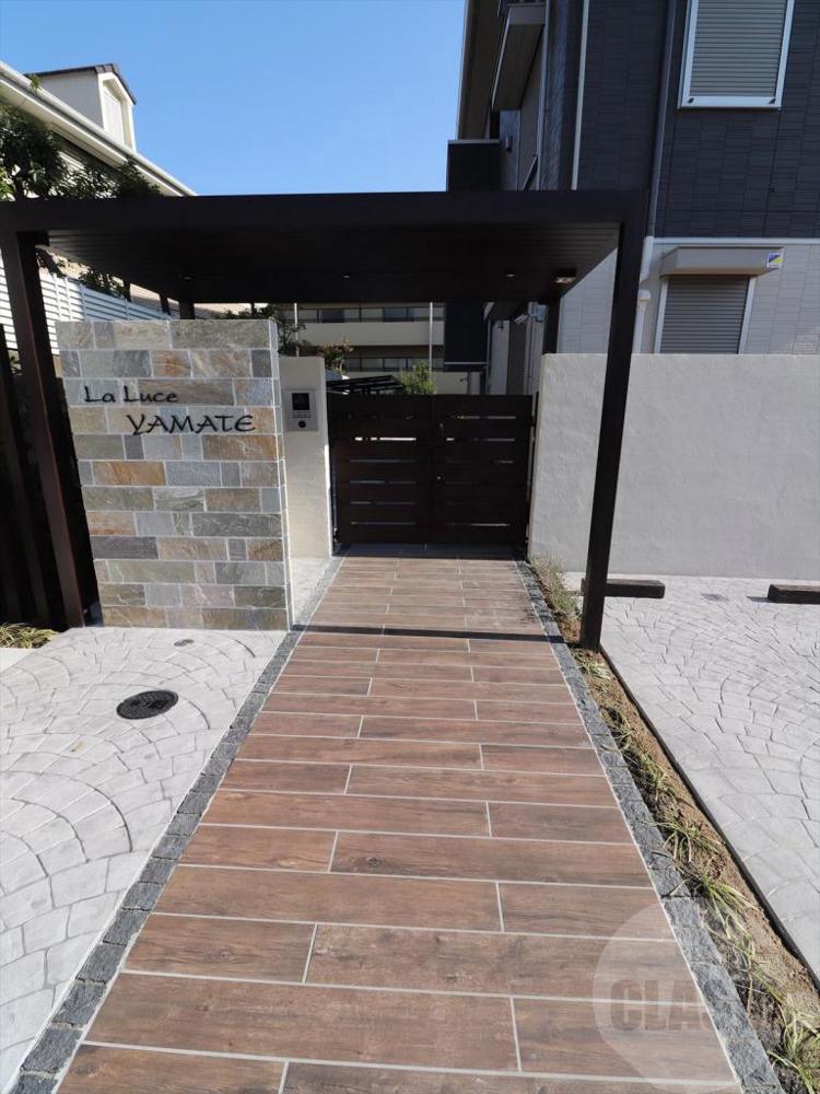 22/30 エントランス