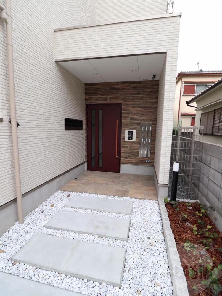 22/30 エントランス