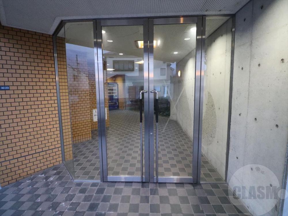 19/27 エントランス