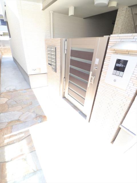 22/30 エントランス