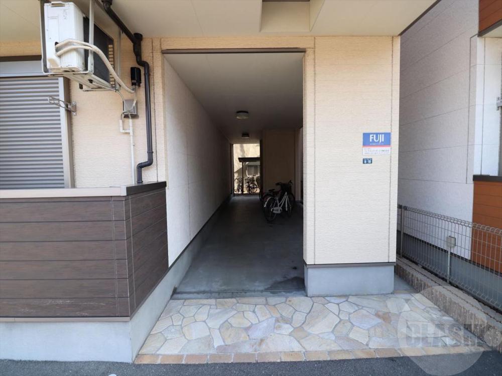 22/30 エントランス