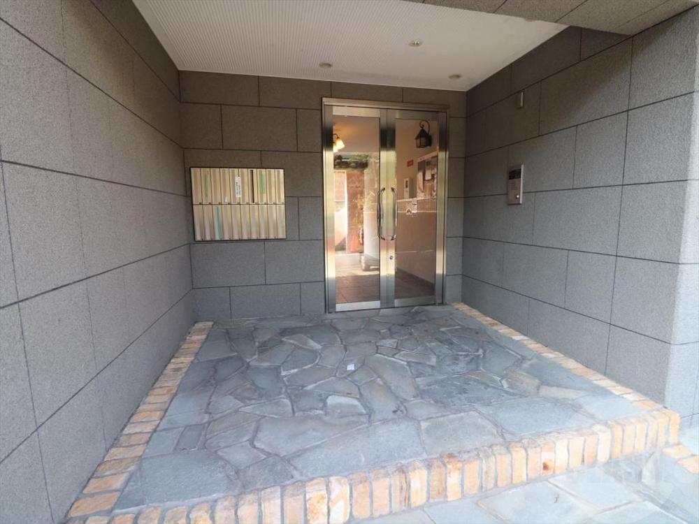 22/30 エントランス