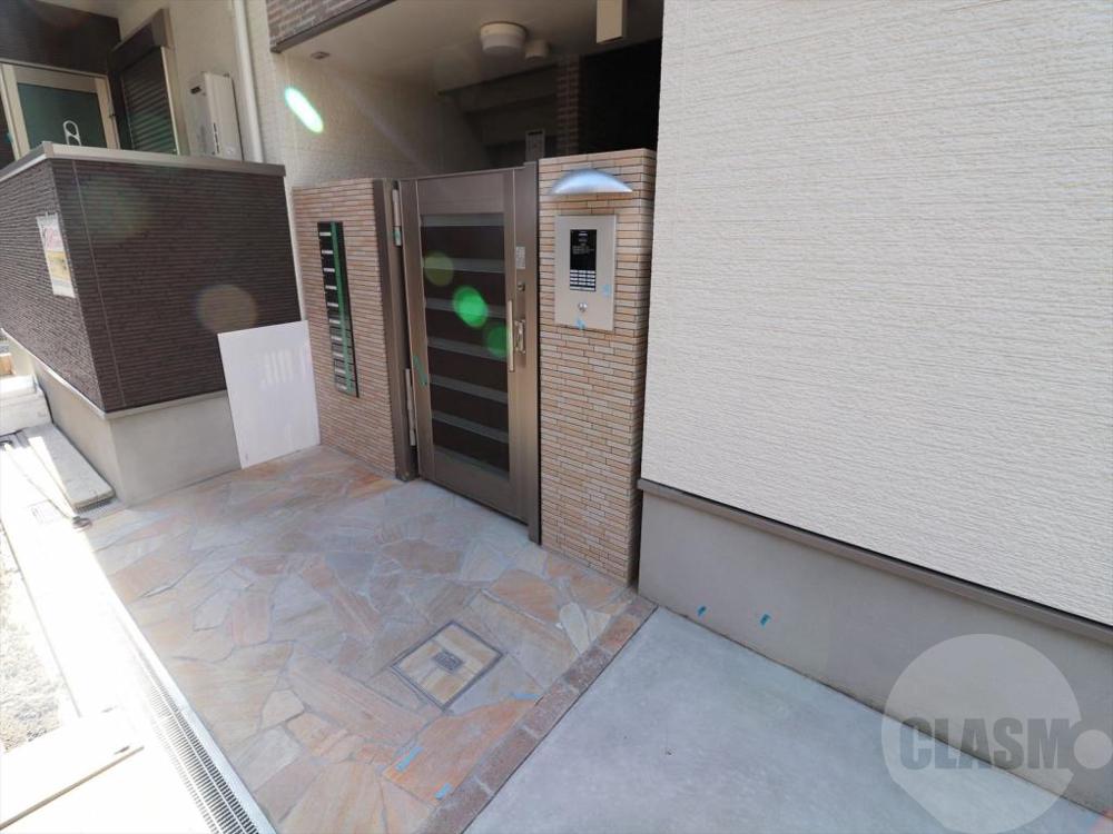 22/30 エントランス