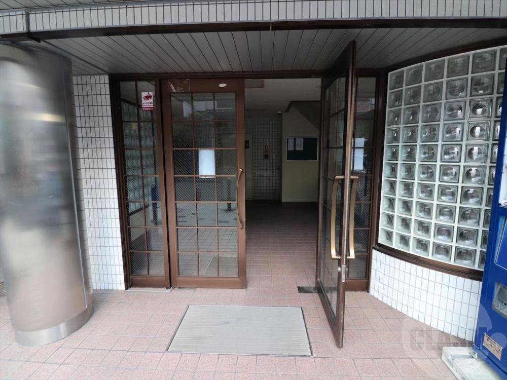 22/30 エントランス