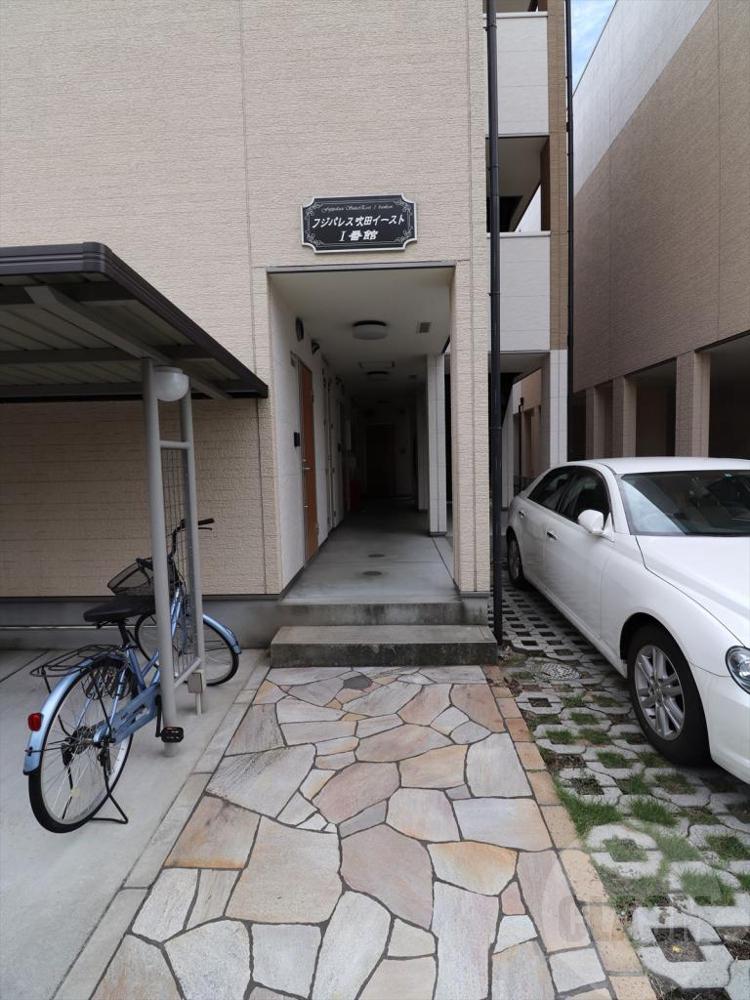 22/30 エントランス