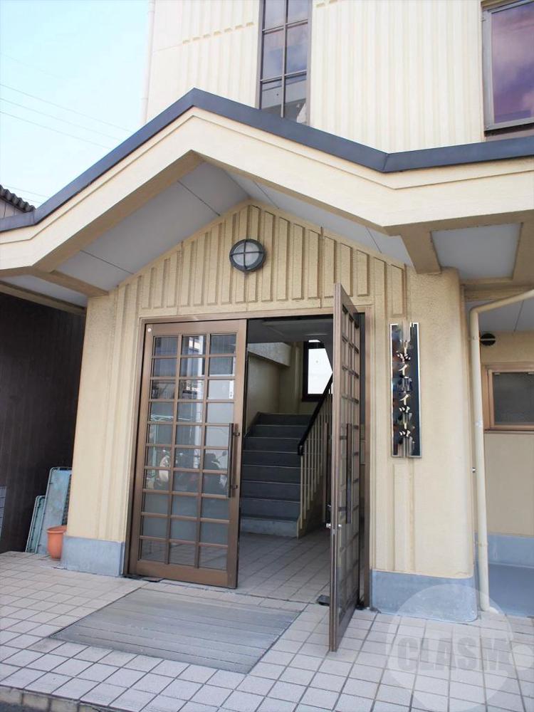 22/30 エントランス