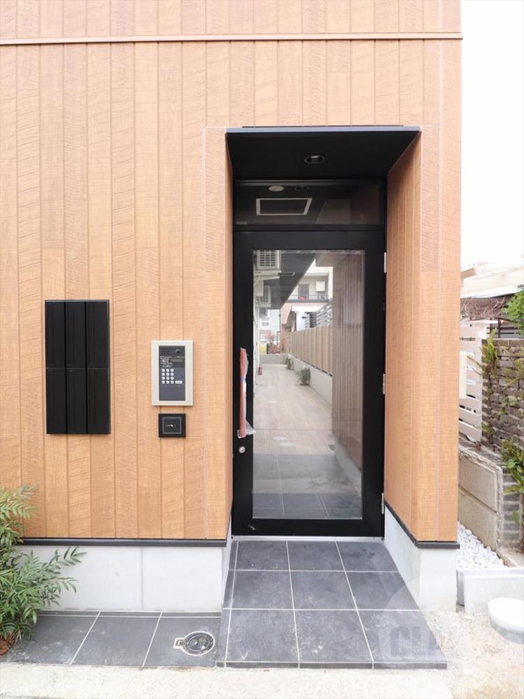 22/30 エントランス