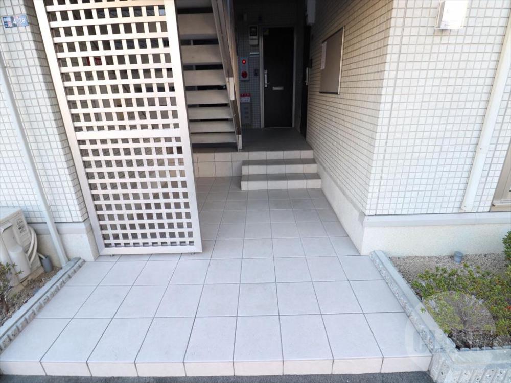 23/30 エントランス