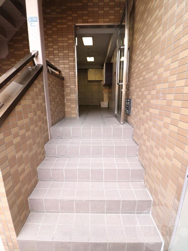 22/30 エントランス