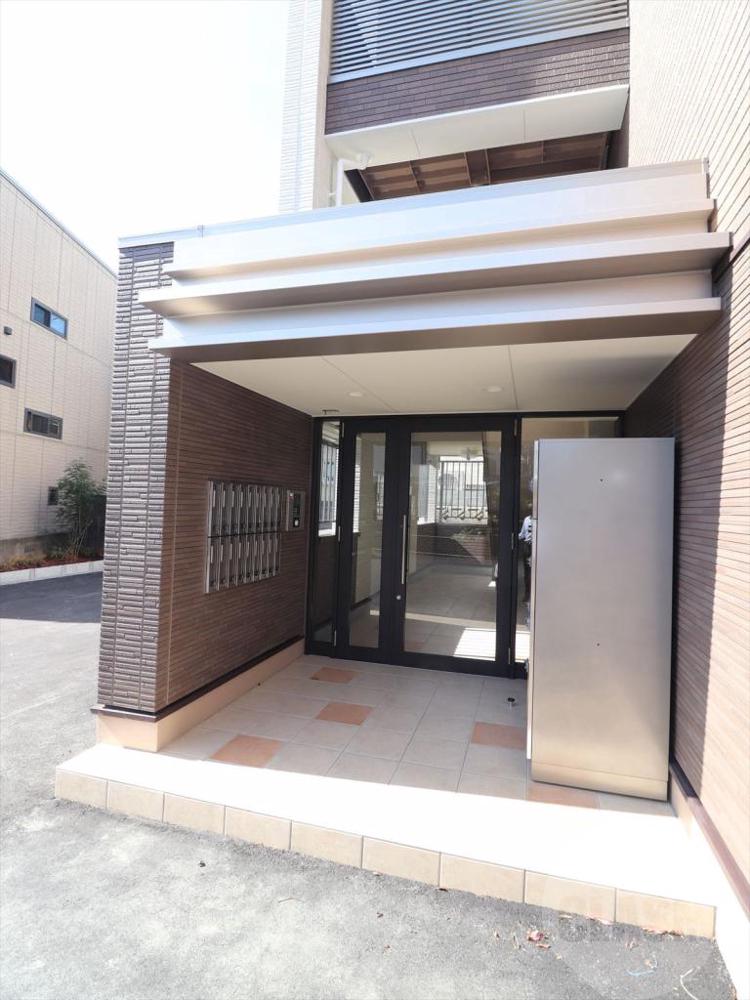 22/30 エントランス