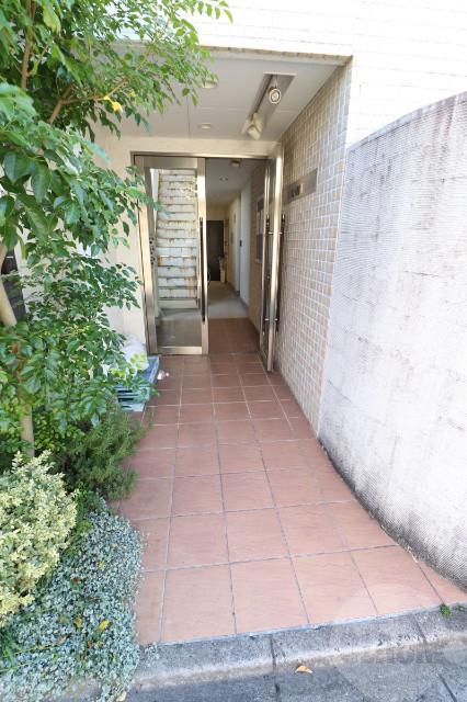 22/28 エントランス