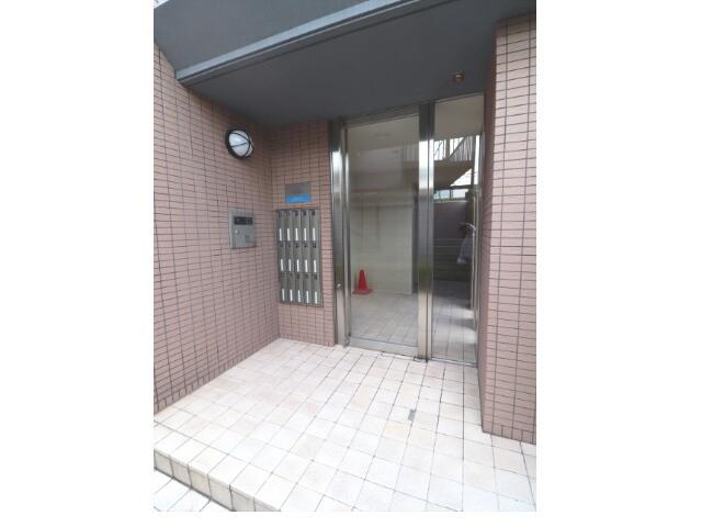 23/30 エントランス