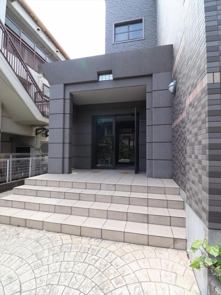 22/30 エントランス