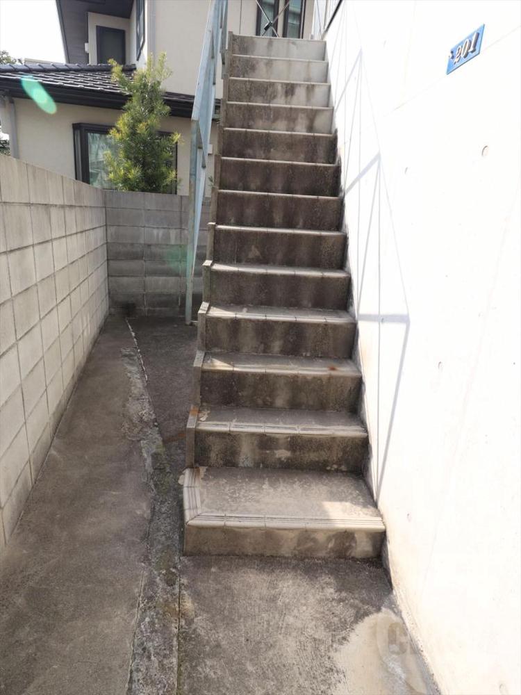 22/30 エントランス