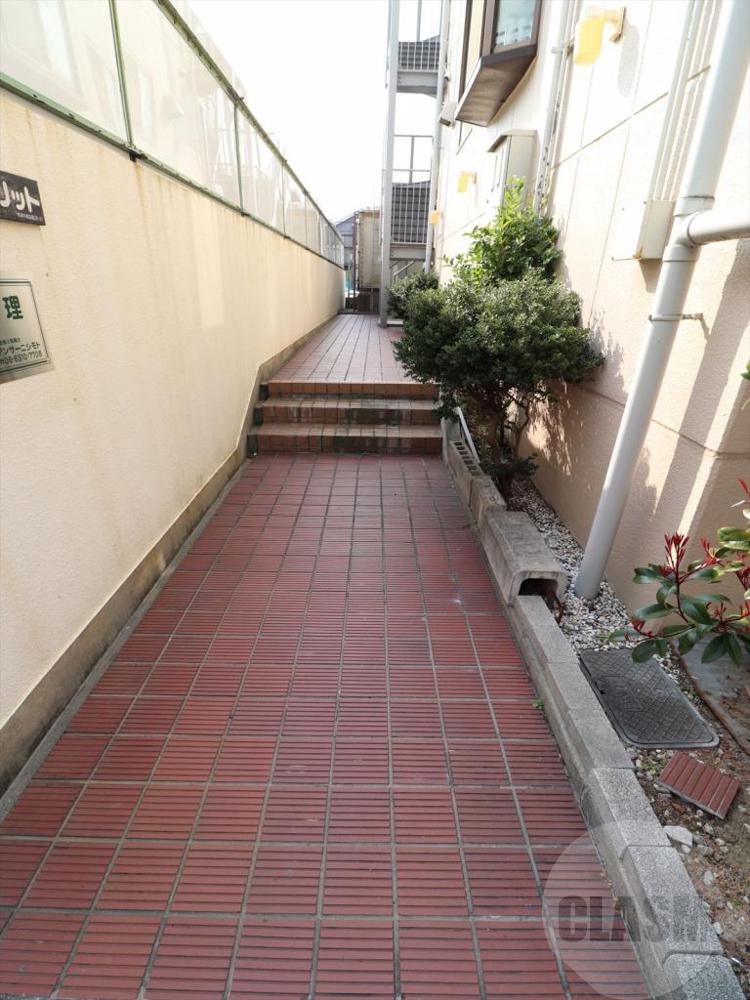 22/30 エントランス