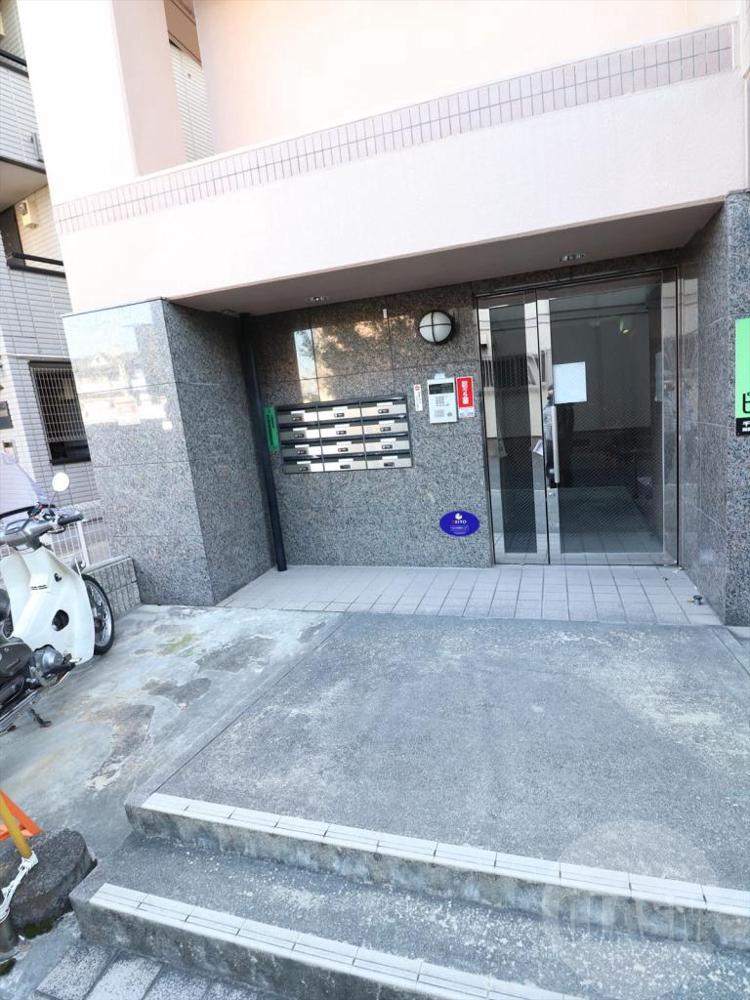 22/30 エントランス