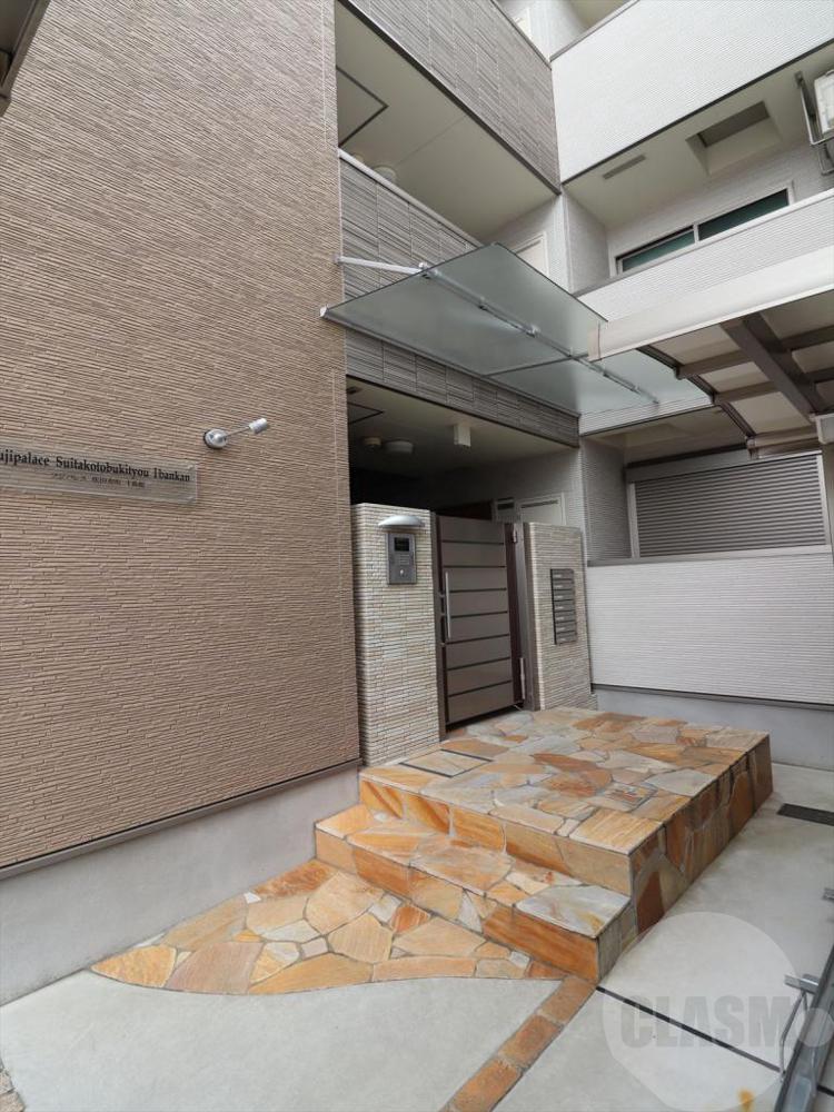 22/30 エントランス