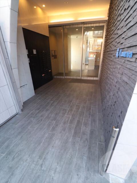 19/27 エントランス