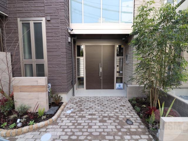 22/30 エントランス