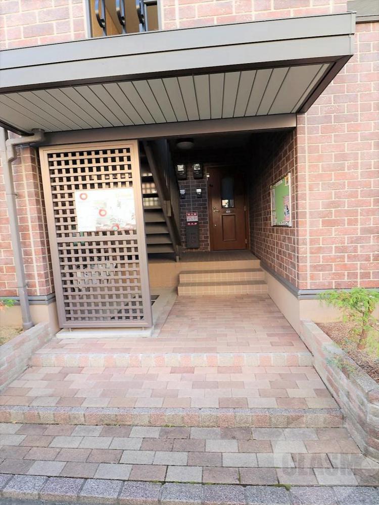 22/30 エントランス