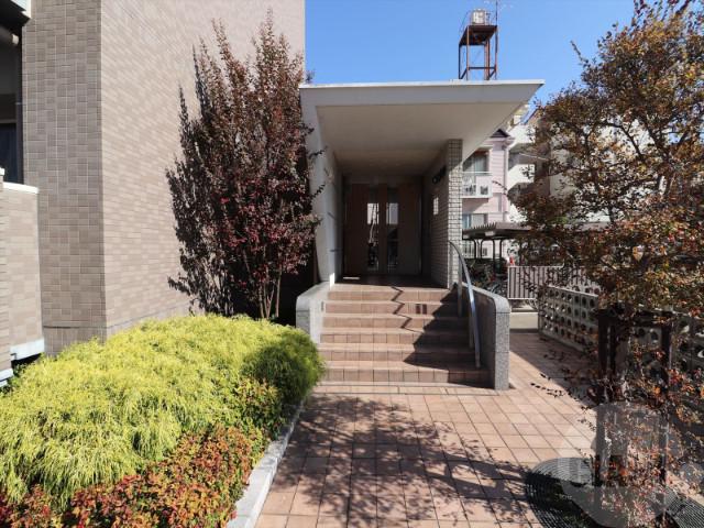 22/30 エントランス