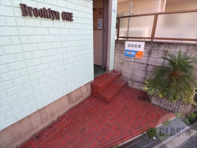 23/30 エントランス