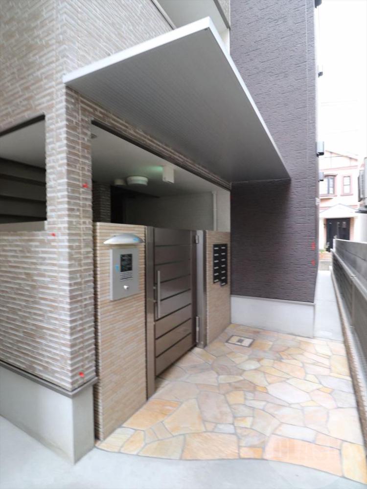 22/30 エントランス