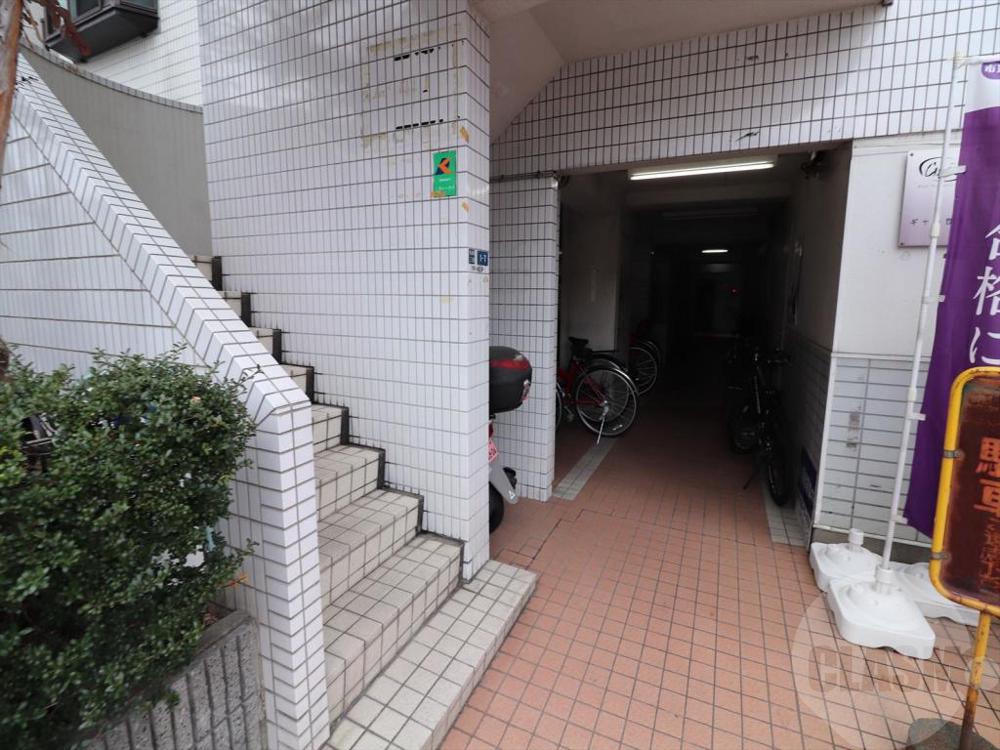 22/29 エントランス