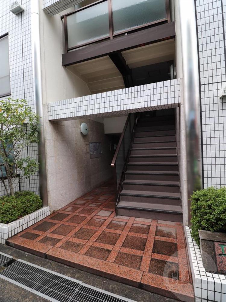 22/30 エントランス