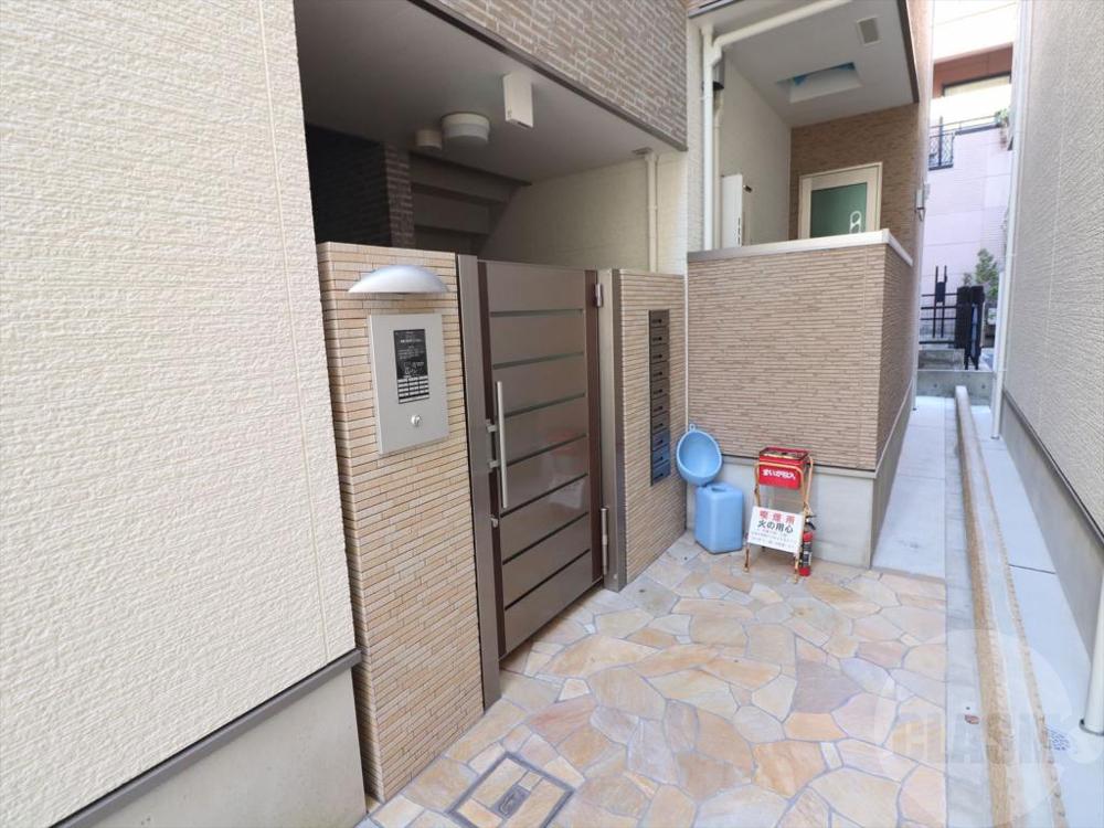 22/30 エントランス