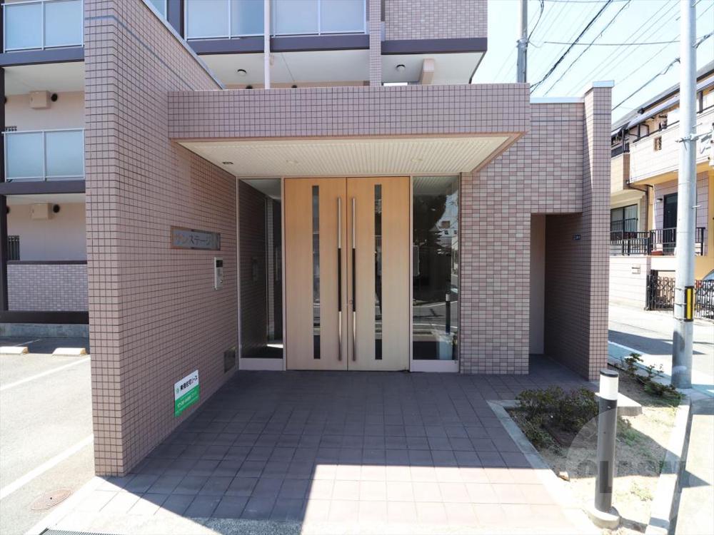 22/30 エントランス