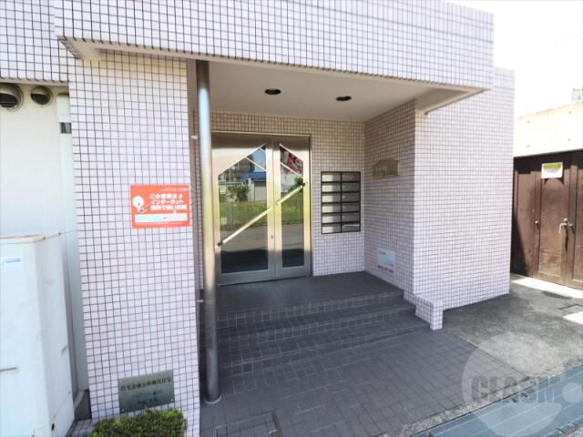 22/30 エントランス