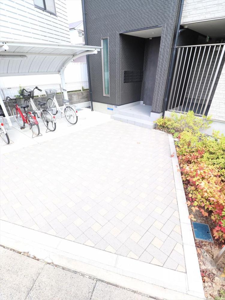 22/30 エントランス