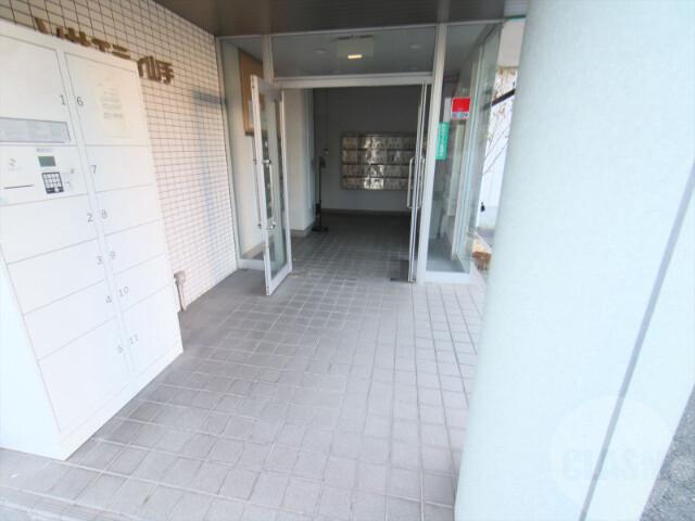 21/30 エントランス