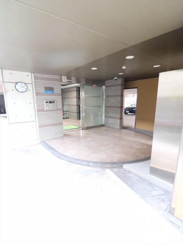 23/30 エントランス