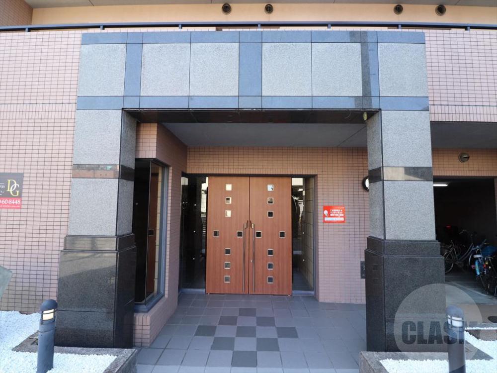 22/30 エントランス