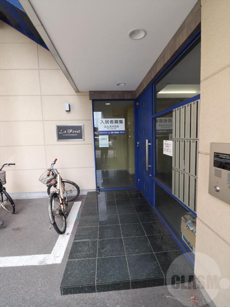 22/30 エントランス