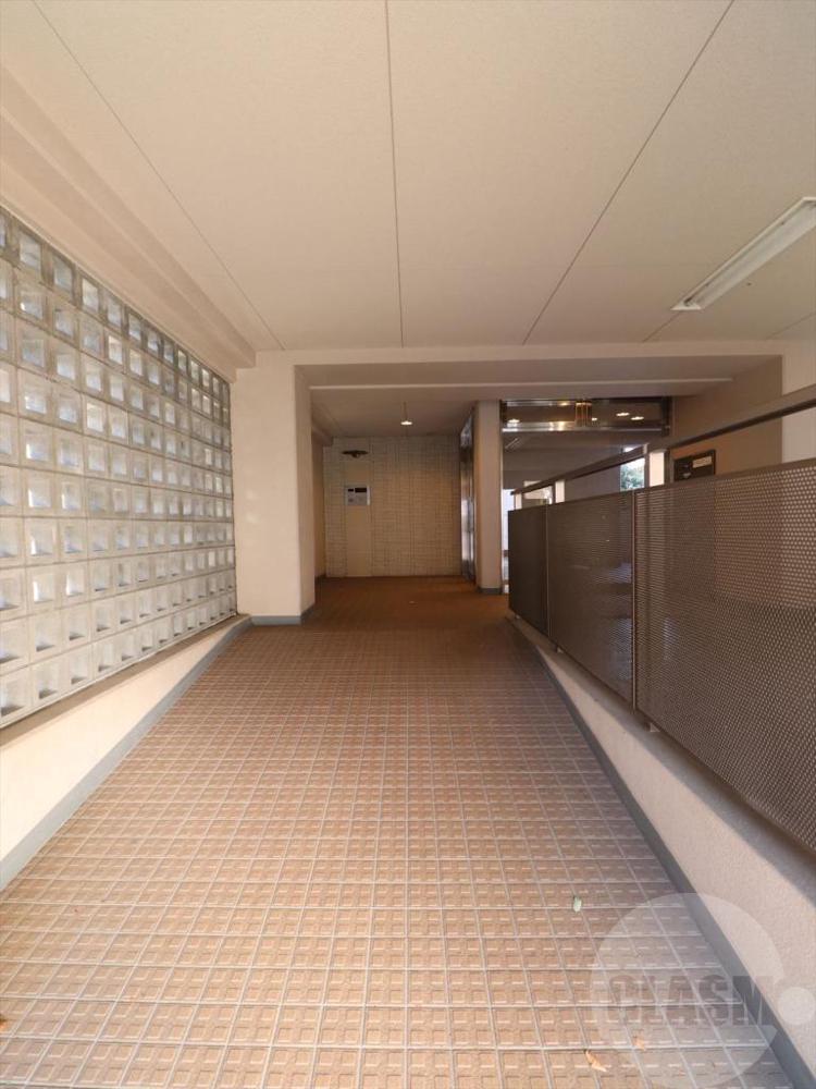 22/30 エントランス