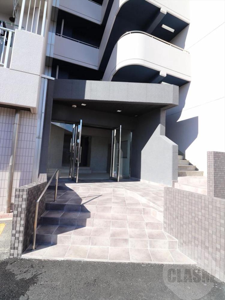 22/30 エントランス