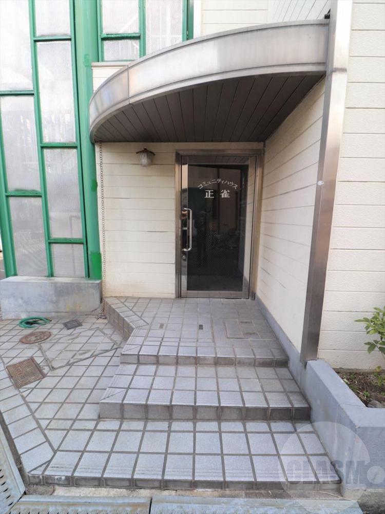 22/30 エントランス