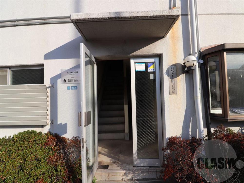 22/30 エントランス