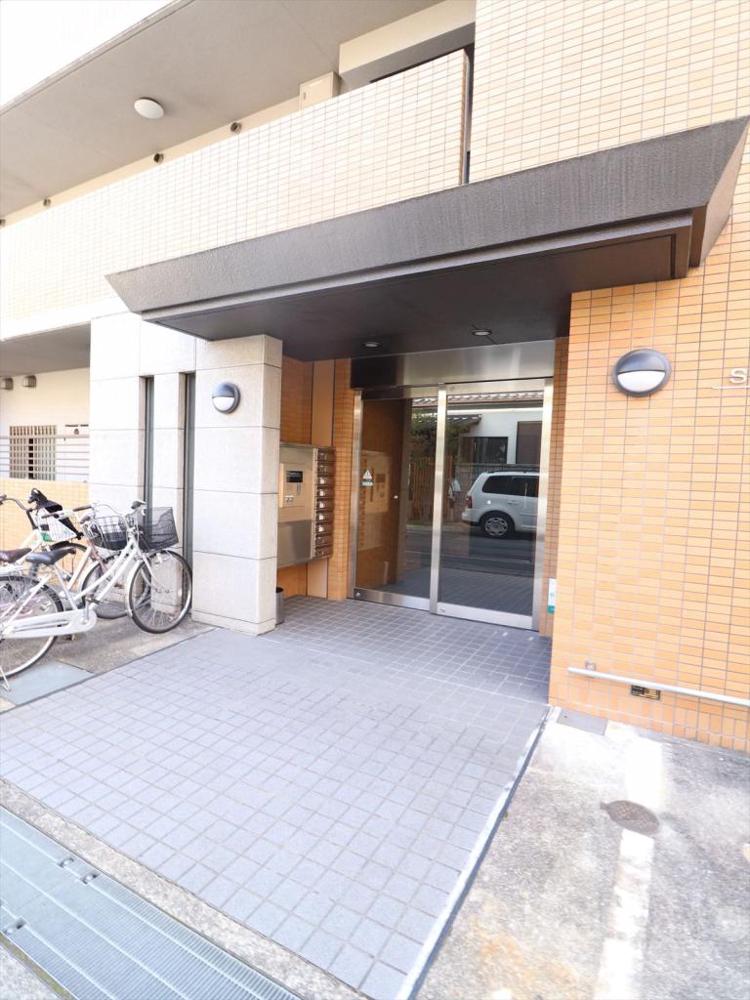 22/30 エントランス