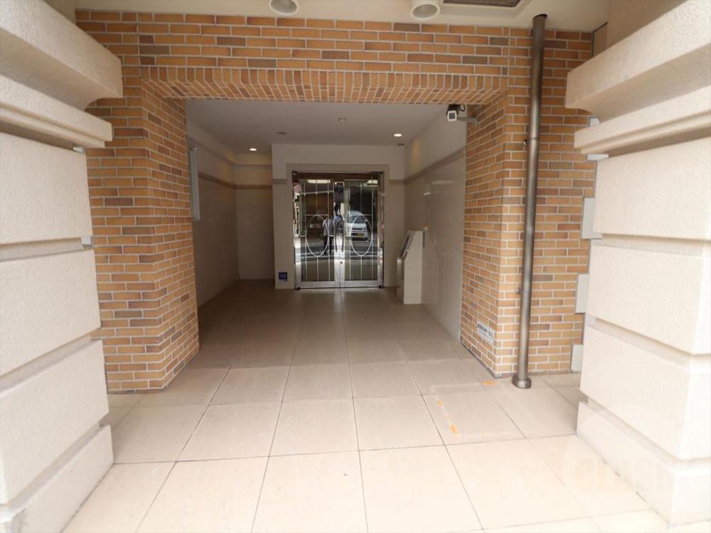 22/30 エントランス