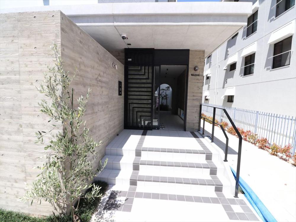 22/30 エントランス